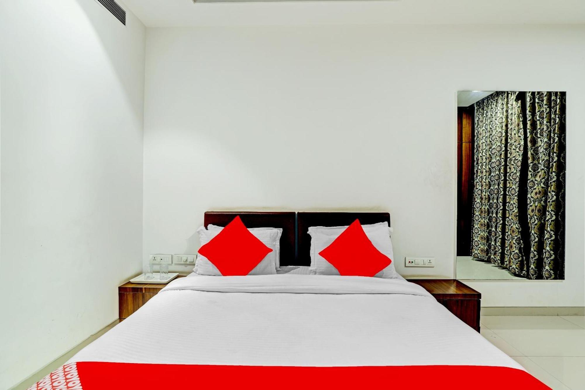 Hotel O Rishta And Jahan Banquet And Rooms Bhatha Экстерьер фото