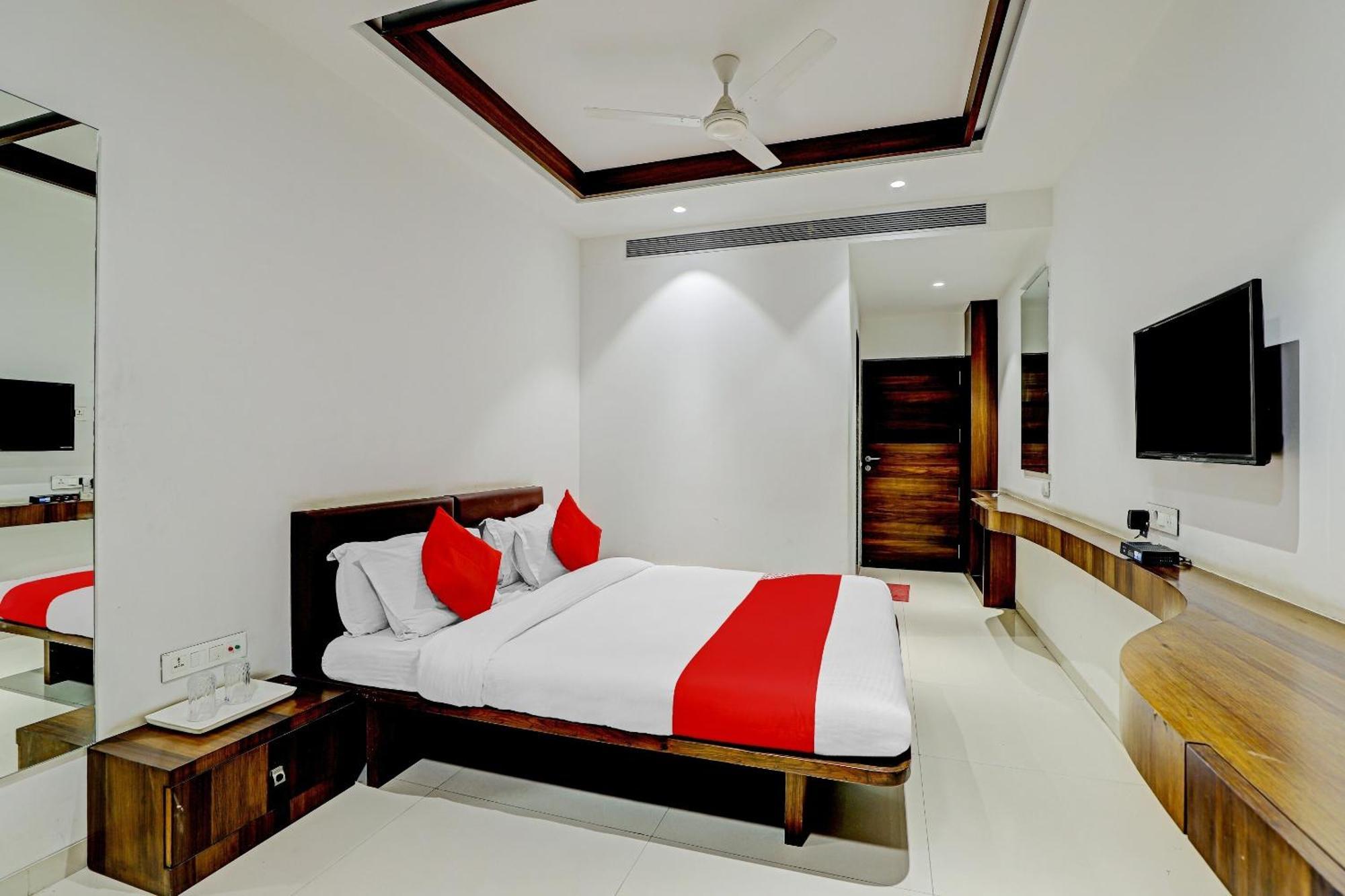 Hotel O Rishta And Jahan Banquet And Rooms Bhatha Экстерьер фото