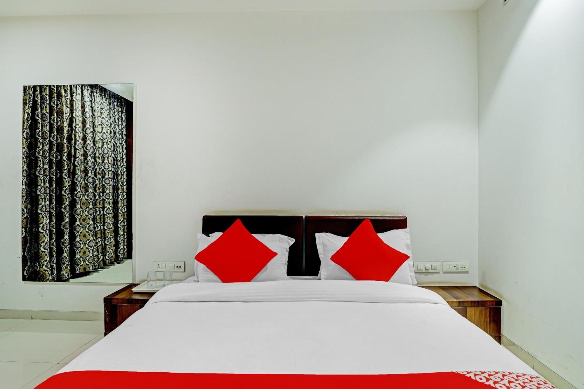 Hotel O Rishta And Jahan Banquet And Rooms Bhatha Экстерьер фото